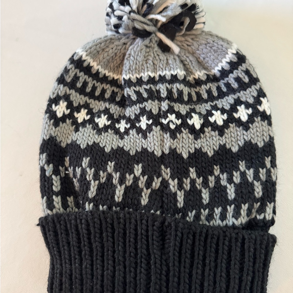 Sonoma Black and Gray Knit Pom-Pom Hat